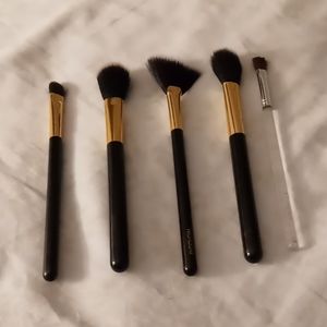 Makeup brushes